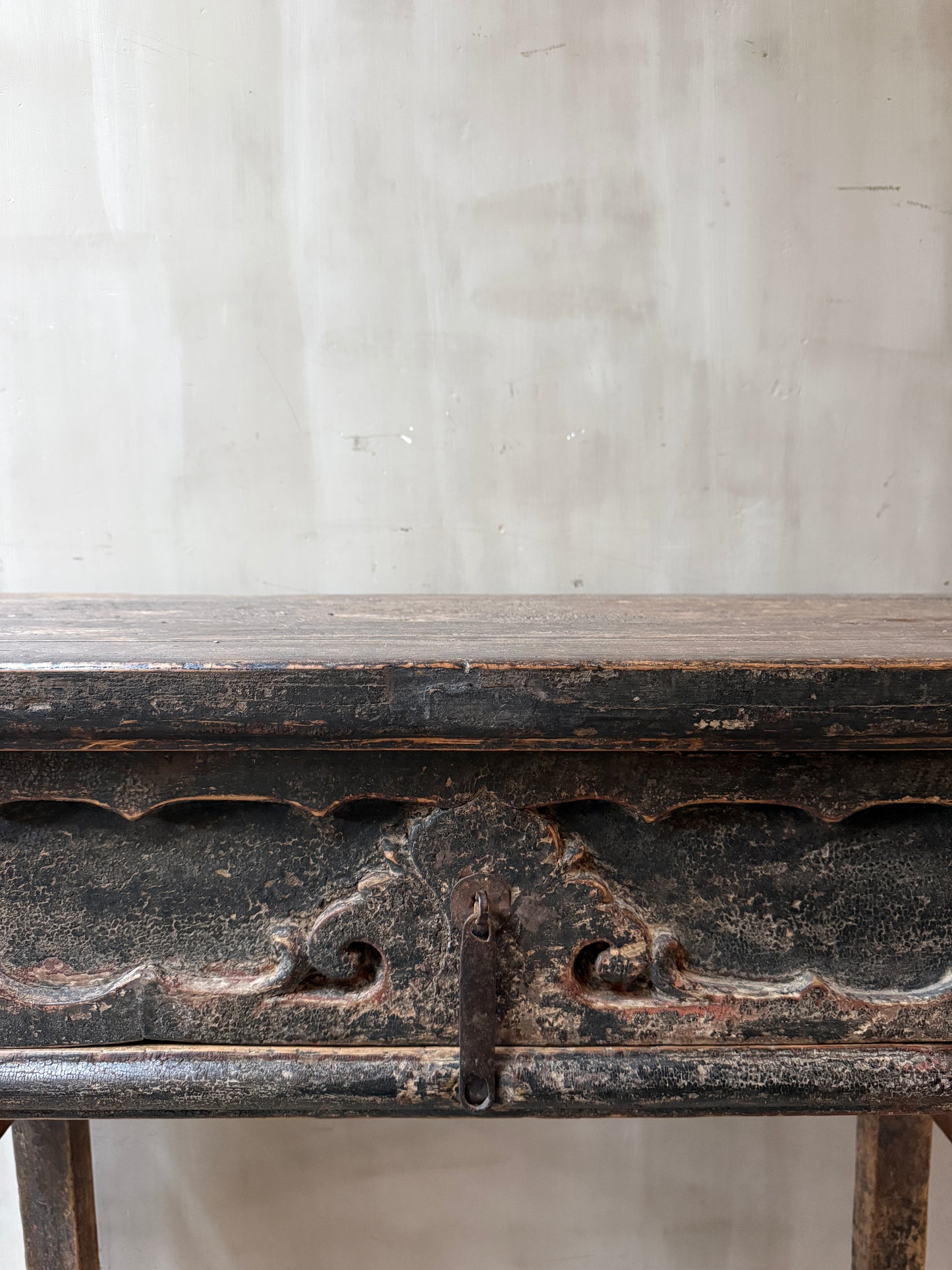 Antiker chinesischer Altarwandtisch / Schrank