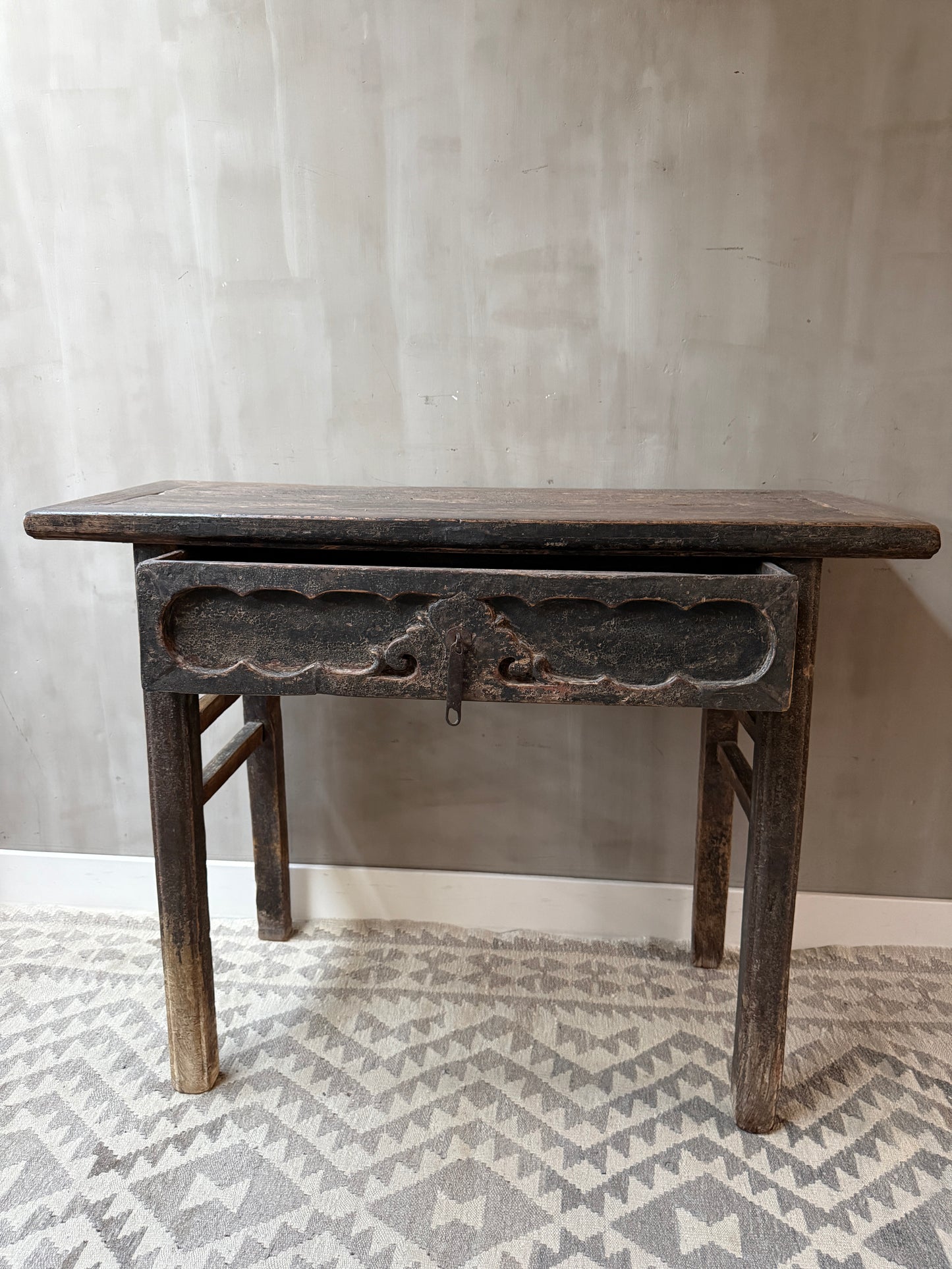 Antiker chinesischer Altarwandtisch / Schrank