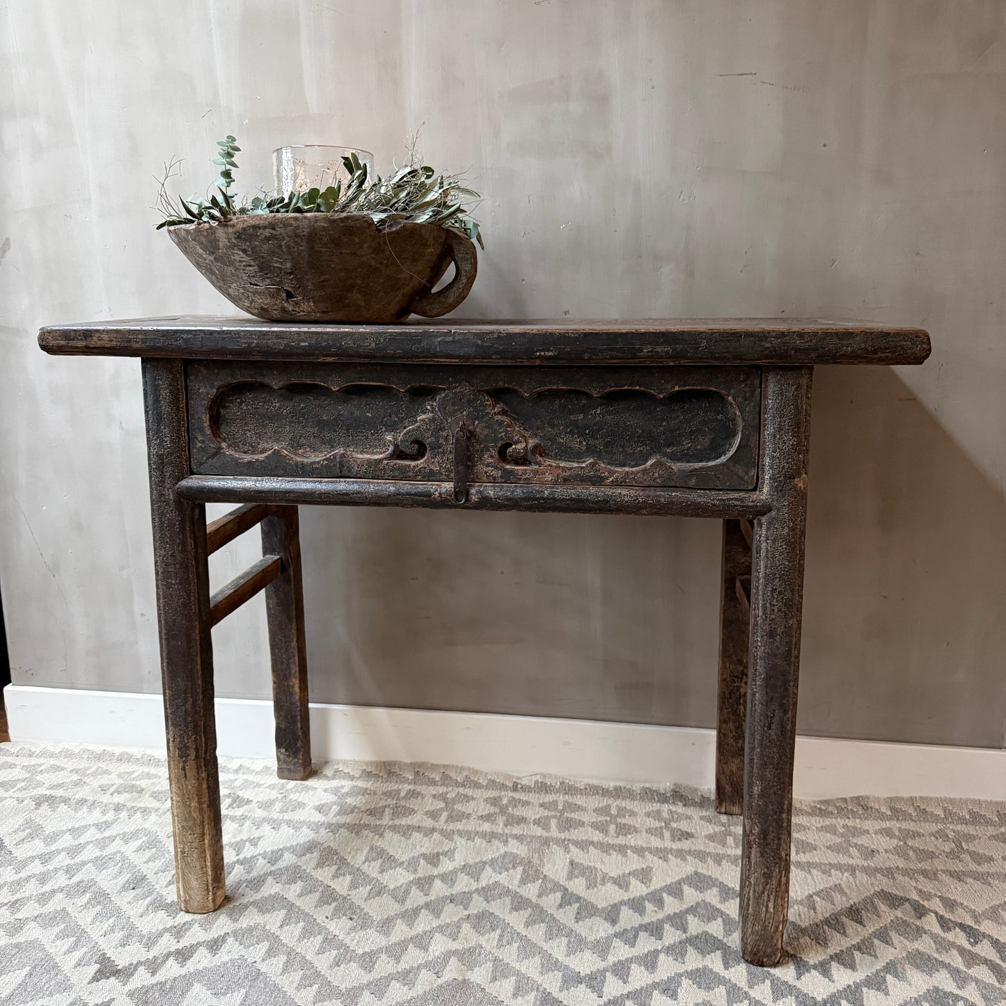 Antiker chinesischer Altarwandtisch / Schrank
