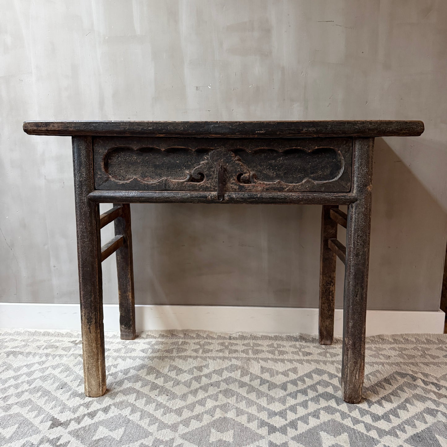 Antiker chinesischer Altarwandtisch / Schrank