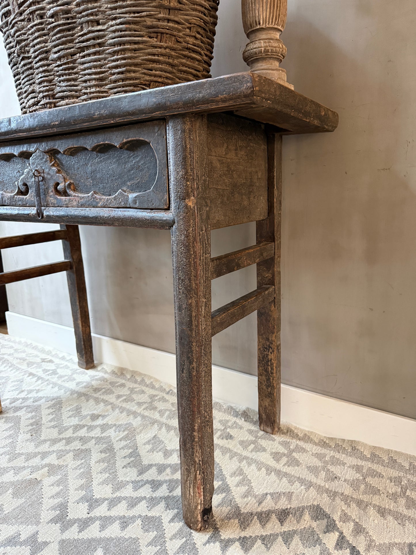 Antiker chinesischer Altarwandtisch / Schrank