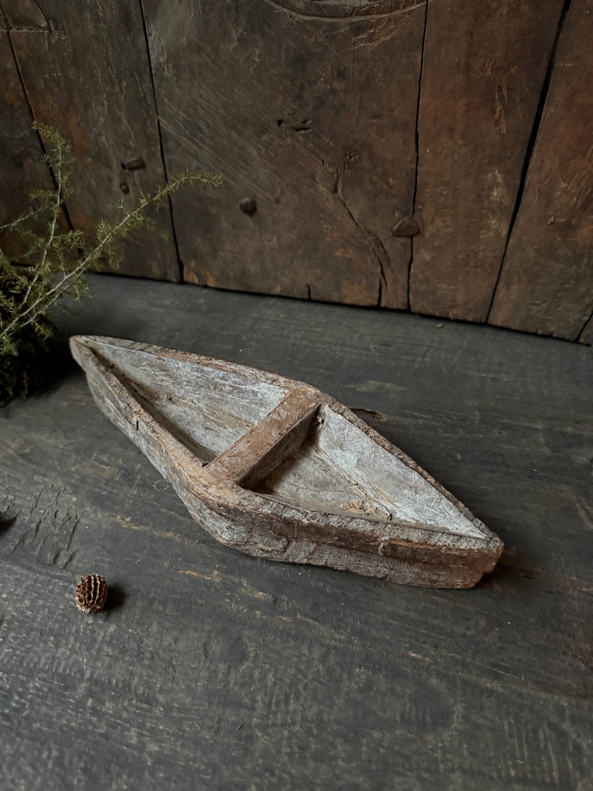 Authentieke handgemaakte houten schaal in landelijke stijl, My Sober Home woonaccessoire