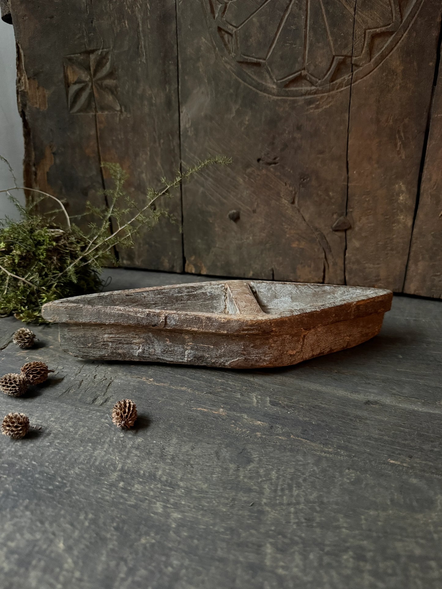 Authentieke, handgemaakte houten schaal in sobere landelijke stijl, My Sober Home woonaccessoire