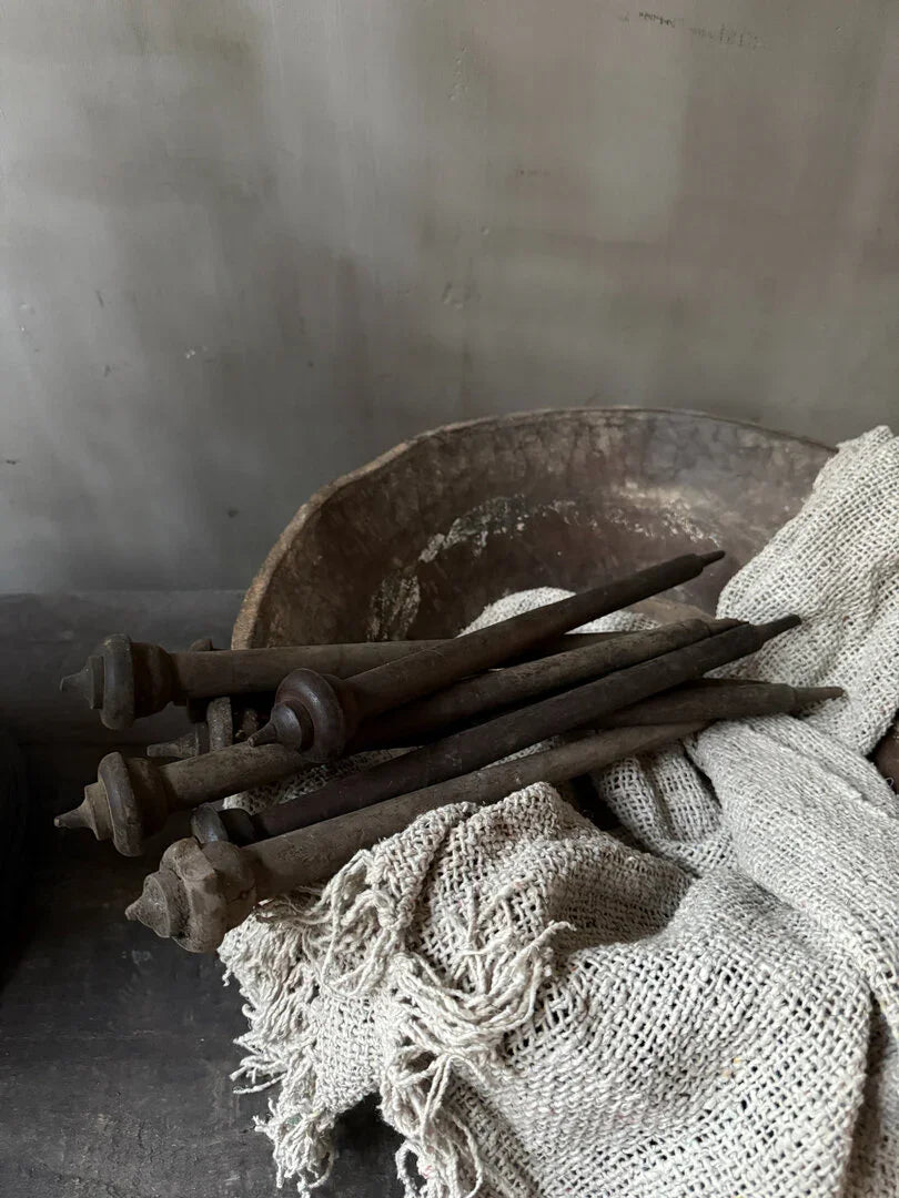 Oude houten spindel - My Sober Home