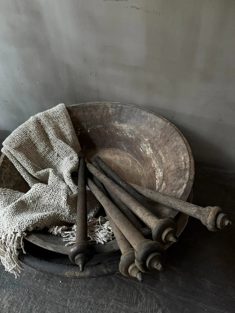 Oude houten spindel - My Sober Home