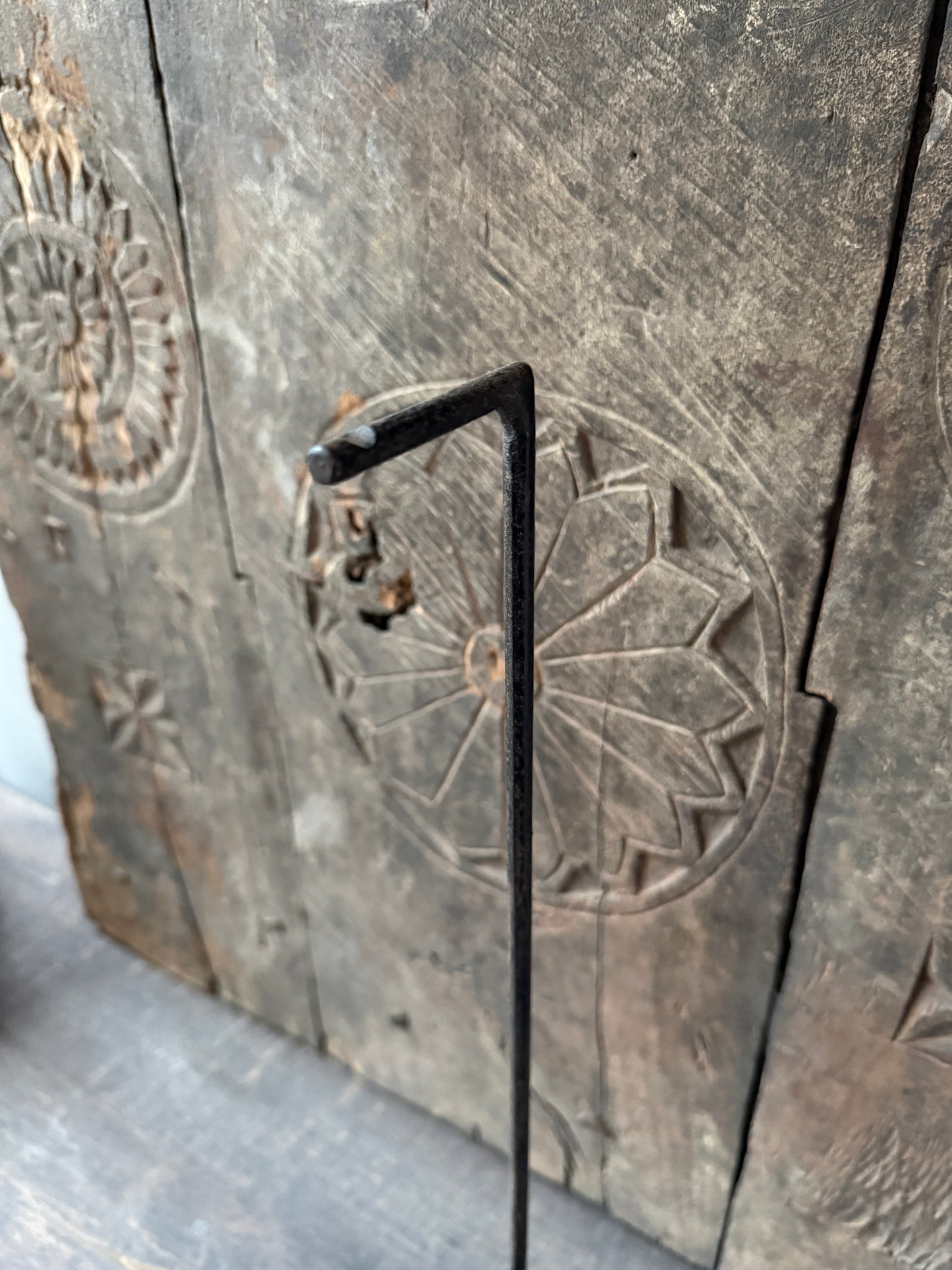 Handgemaakte ijzeren standaard voor landelijke woondecoratie, My Sober Home