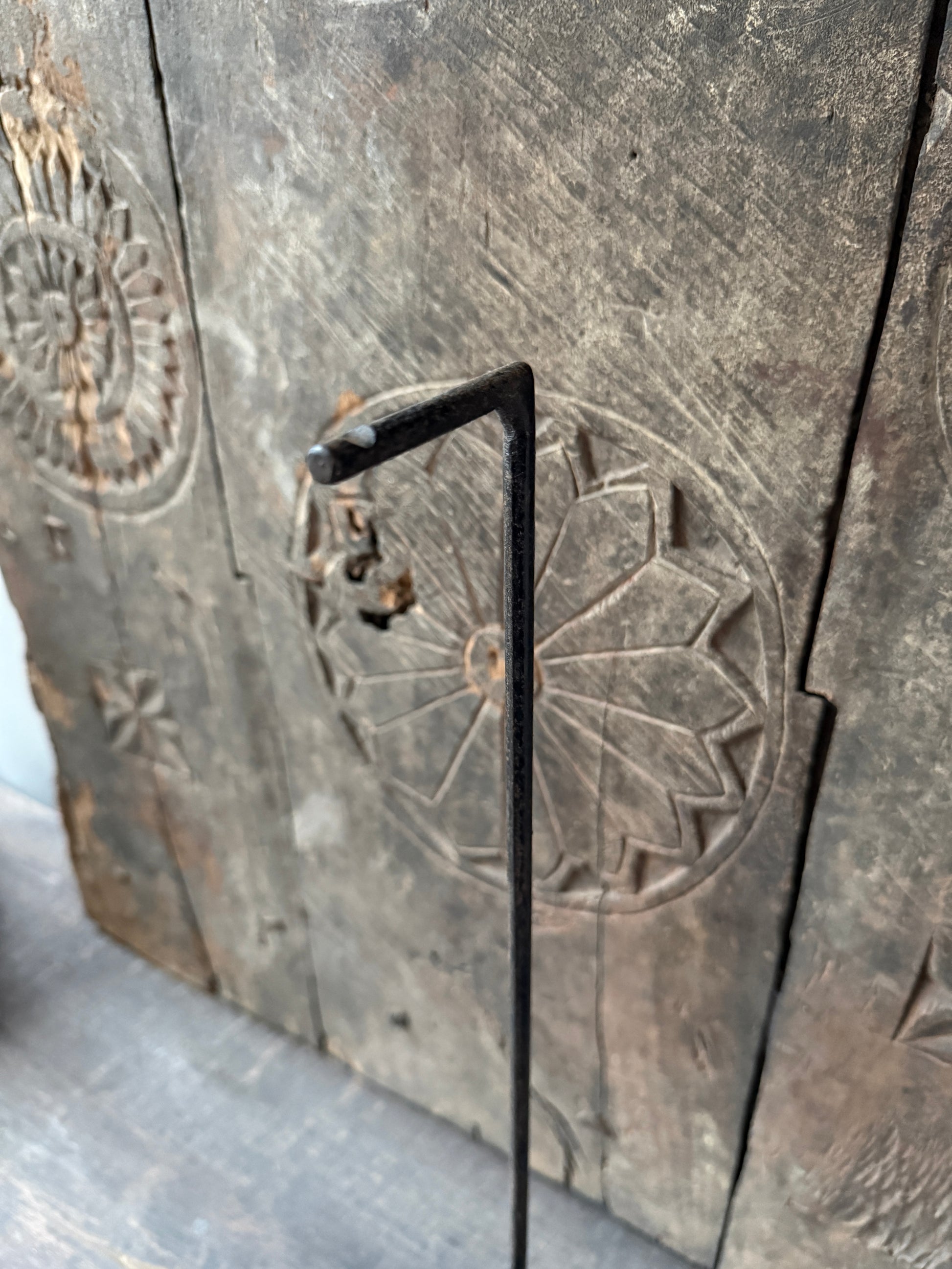 Handgemaakte ijzeren standaard voor landelijke woondecoratie, My Sober Home