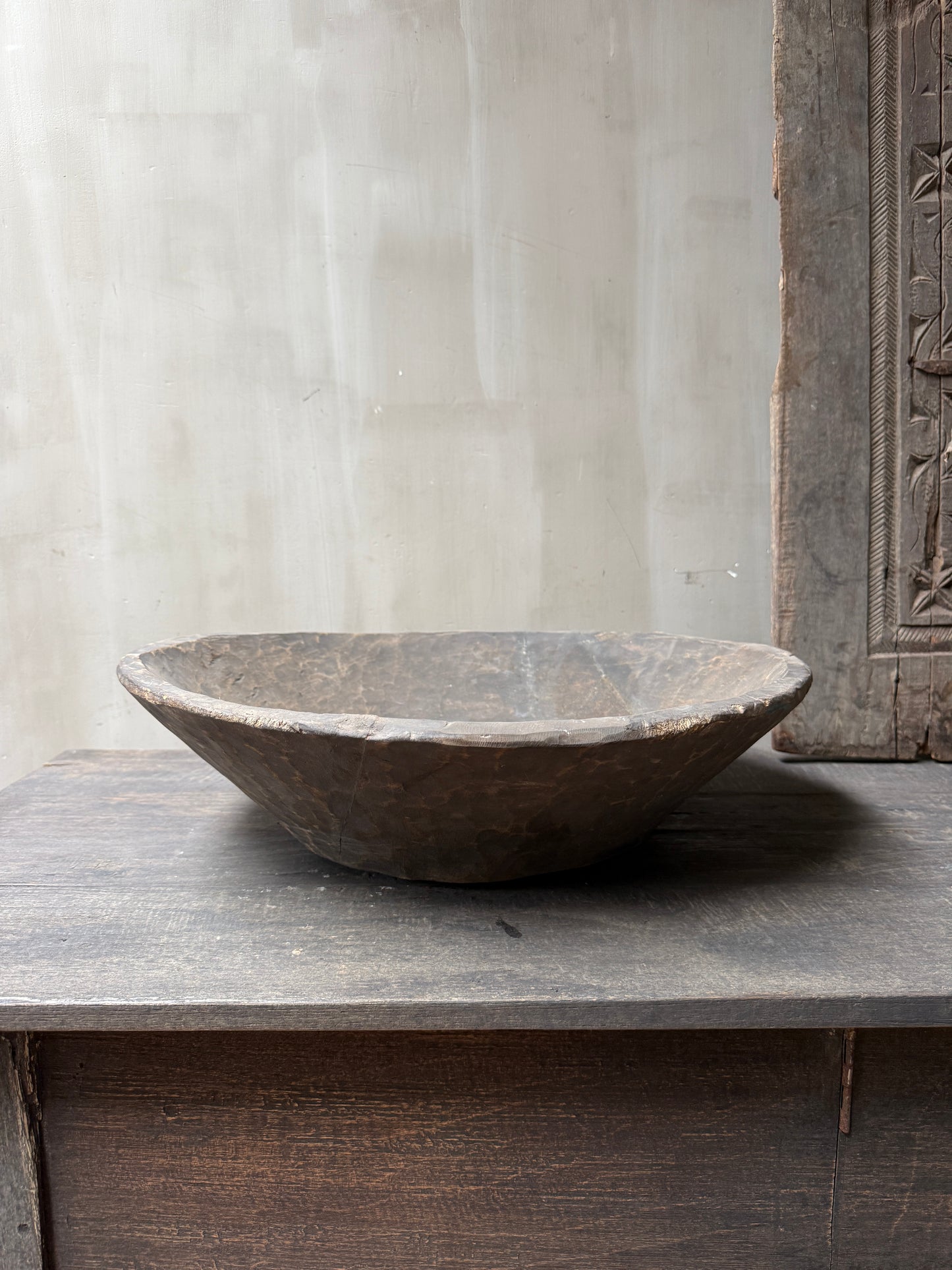 Alte hölzerne Stapelschale