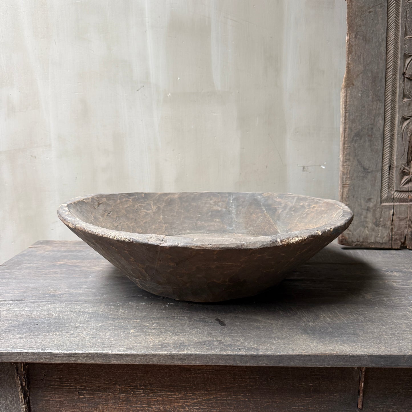 Alte hölzerne Stapelschale