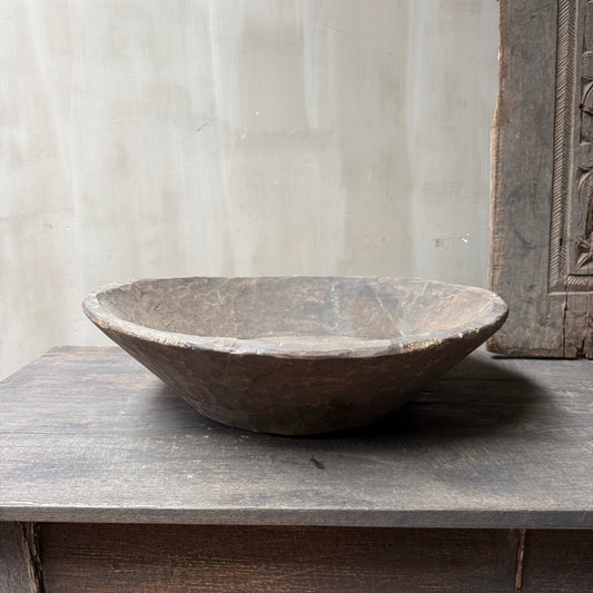 Alte hölzerne Stapelschale