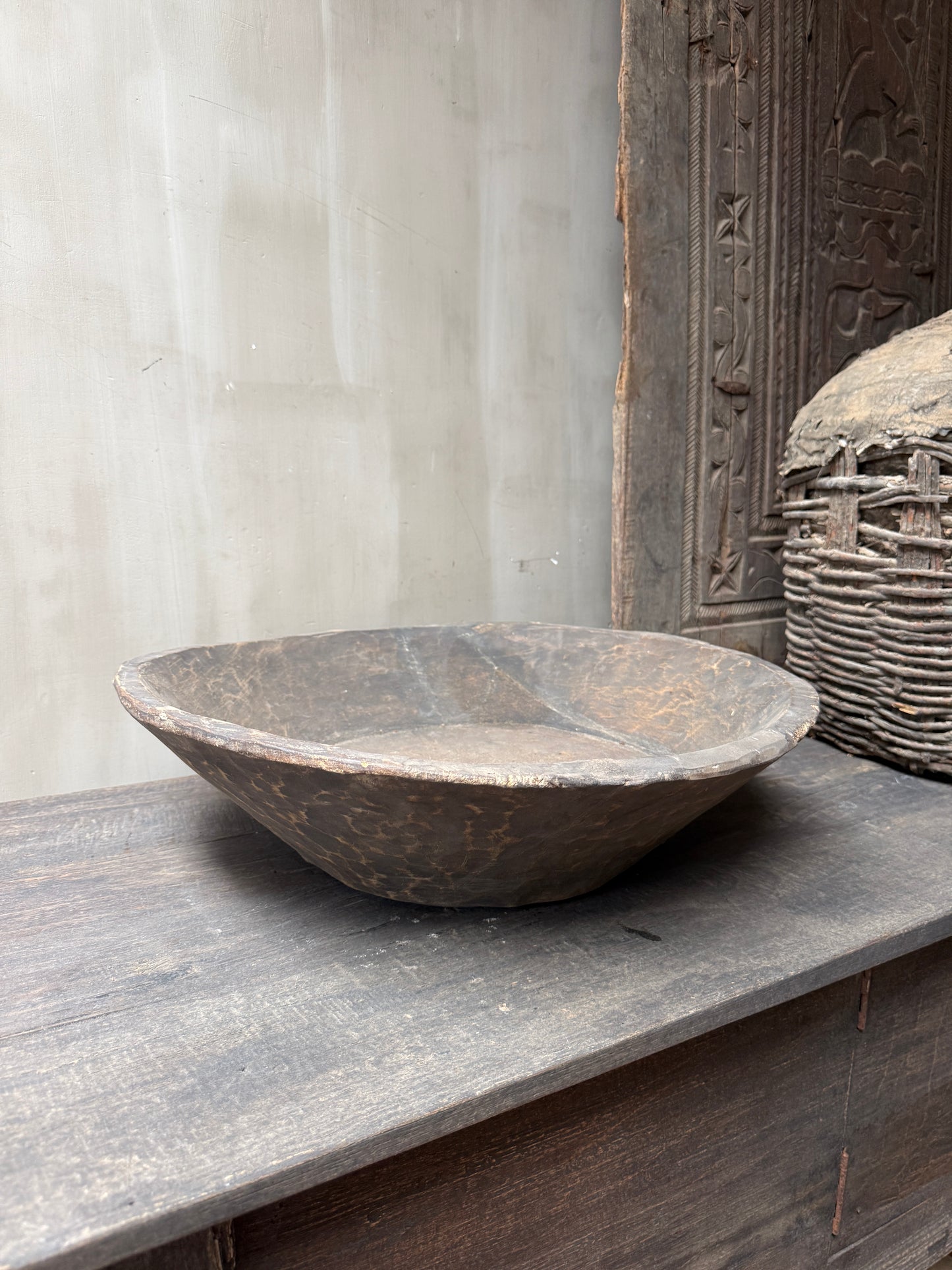 Alte hölzerne Stapelschale