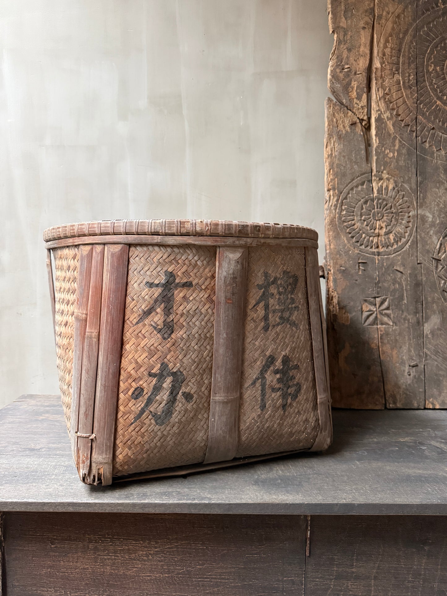 Handgemaakte vintage mand met Aziatische tekens, sober landelijk woonaccessoire My Sober Home