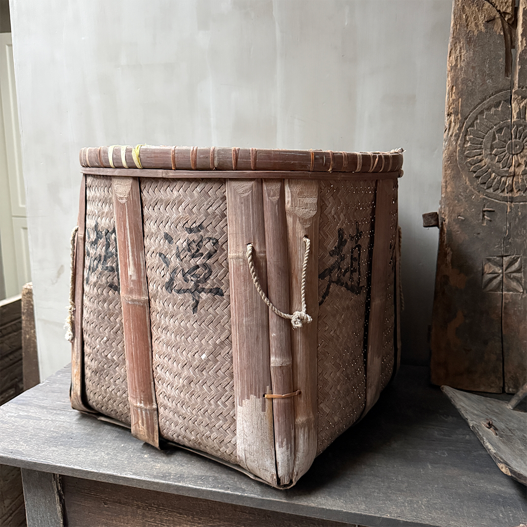 Antiker, originaler asiatischer Korb