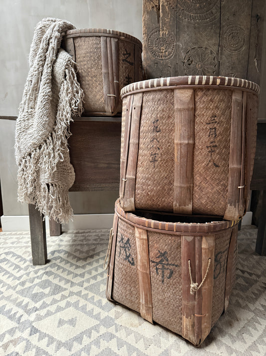 Handgemaakte rotan manden met oosterse tekens, landelijke woondecoratie My Sober Home