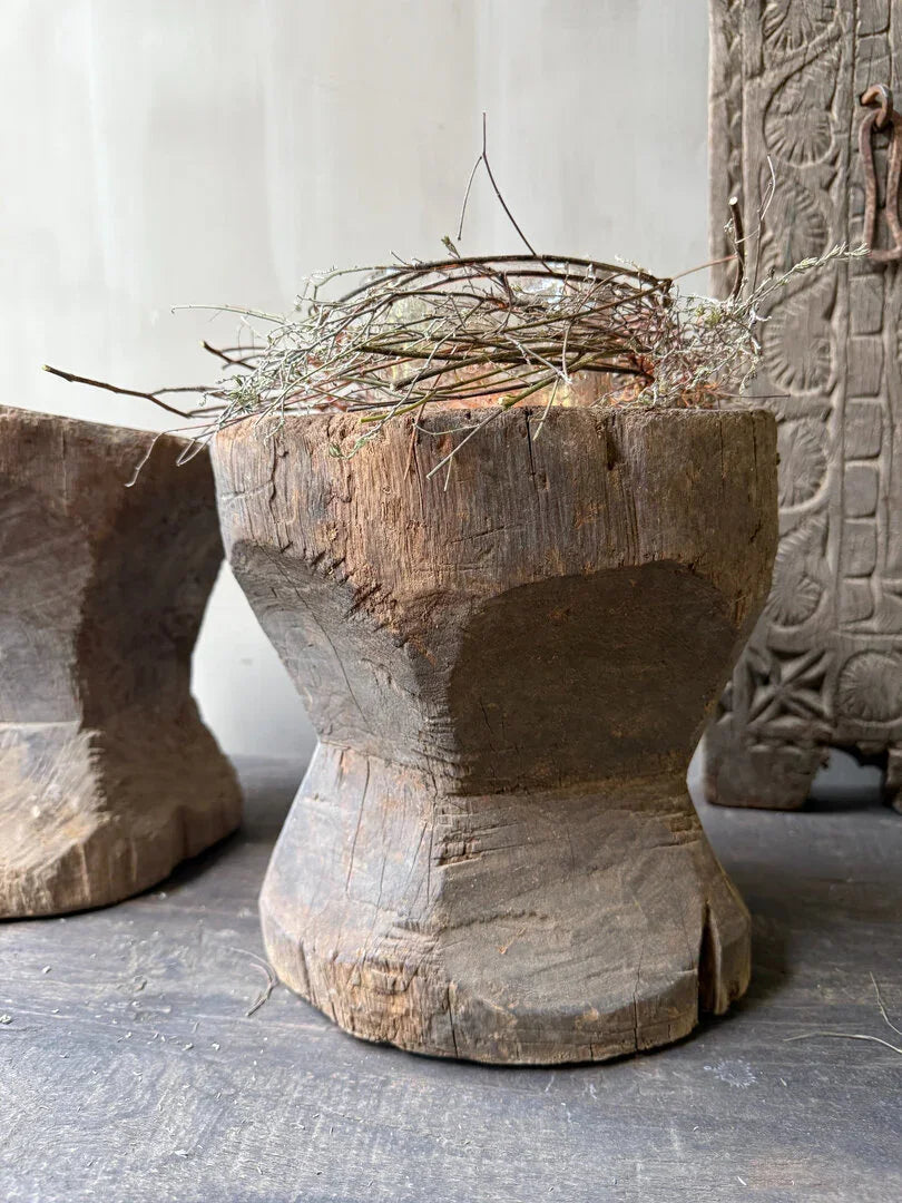 Authentieke handgemaakte houten vijzel, rustiek en sober woonaccessoire, My Sober Home