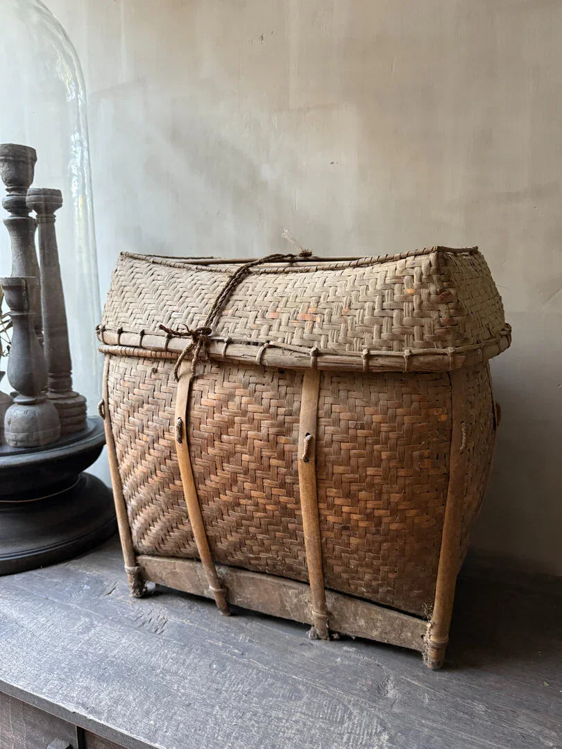 Oude unieke Chinese rieten vissers mand - My Sober Home