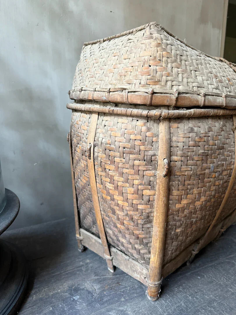 Oude unieke Chinese rieten vissers mand - My Sober Home