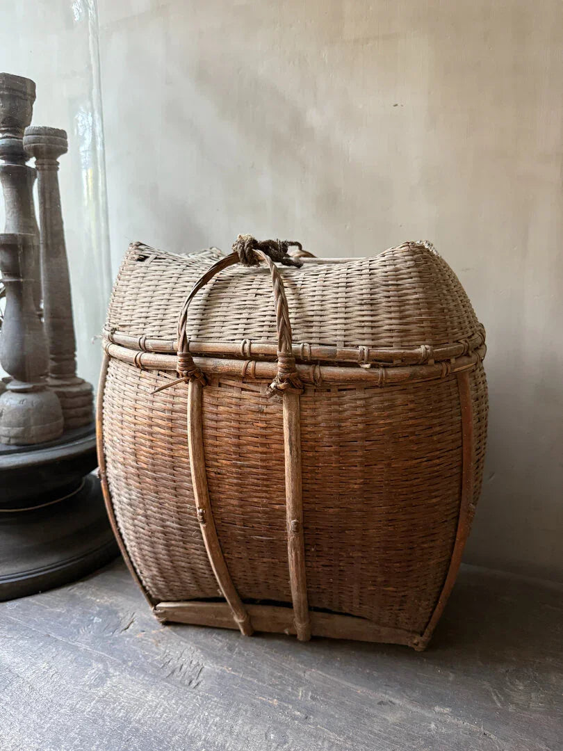 Oude unieke Chinese rieten vissers mand - My Sober Home