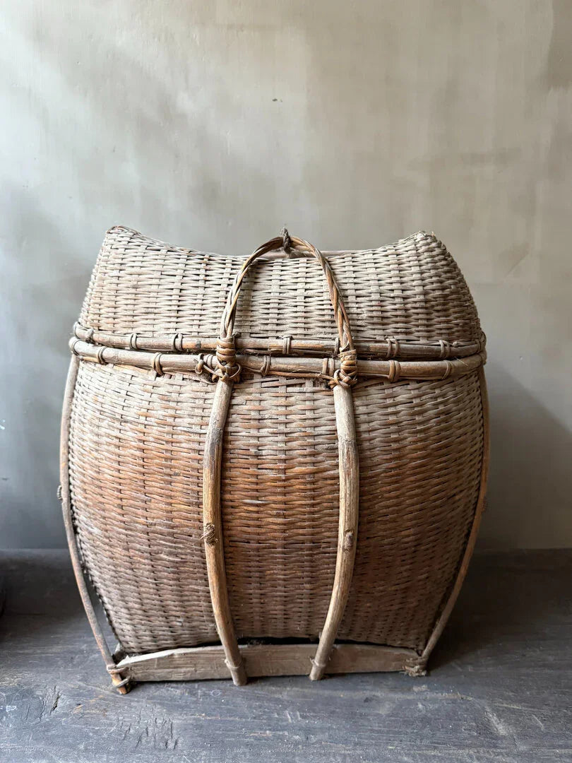 Oude unieke Chinese rieten vissers mand - My Sober Home
