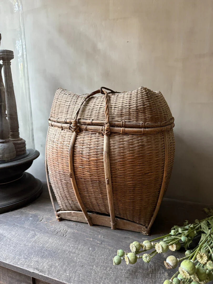 Oude unieke Chinese rieten vissers mand - My Sober Home