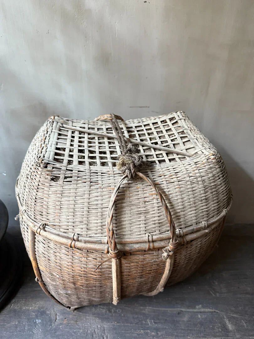 Oude unieke Chinese rieten vissers mand - My Sober Home