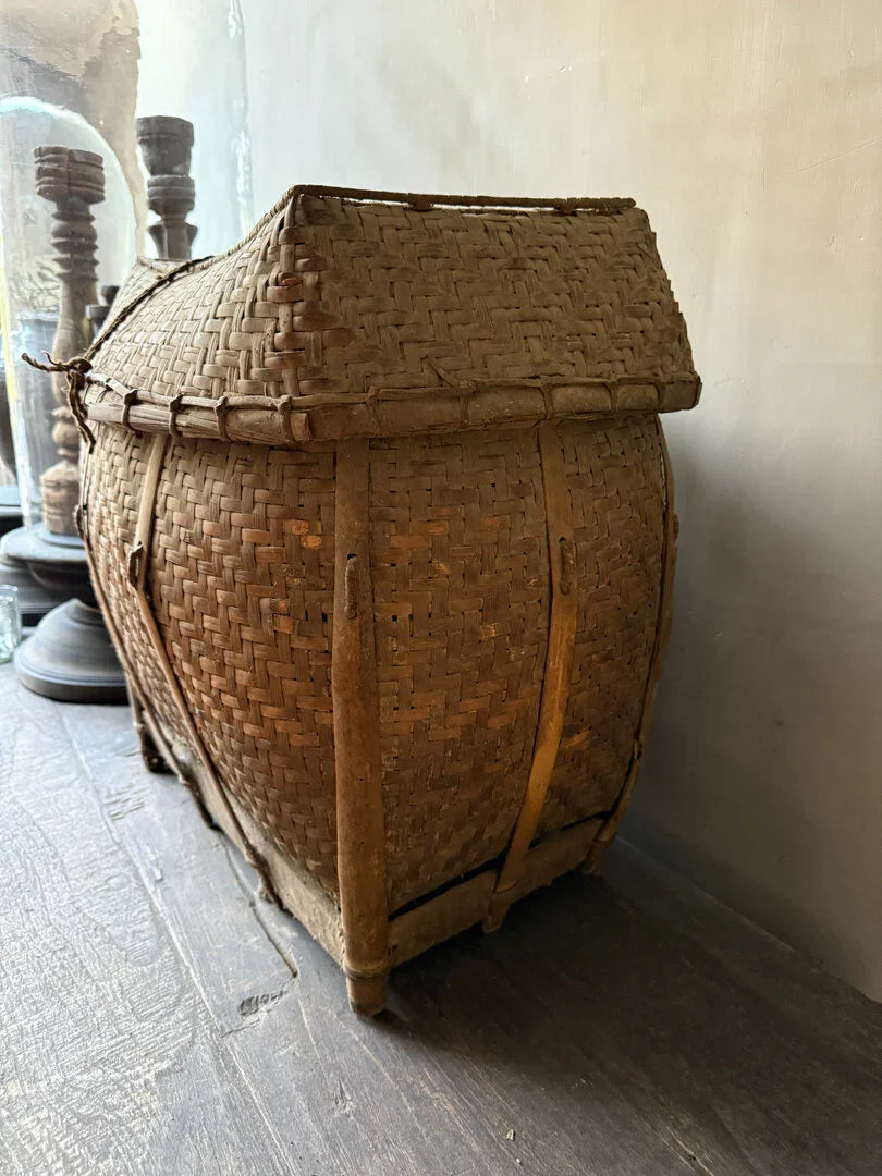 Oude unieke Chinese rieten vissers mand - My Sober Home