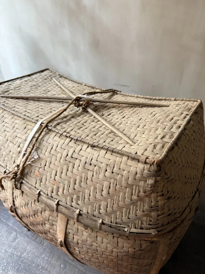 Oude unieke Chinese rieten vissers mand - My Sober Home