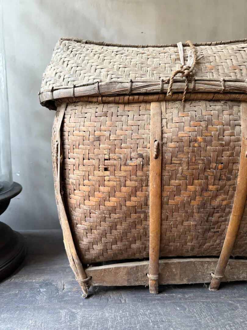 Oude unieke Chinese rieten vissers mand - My Sober Home