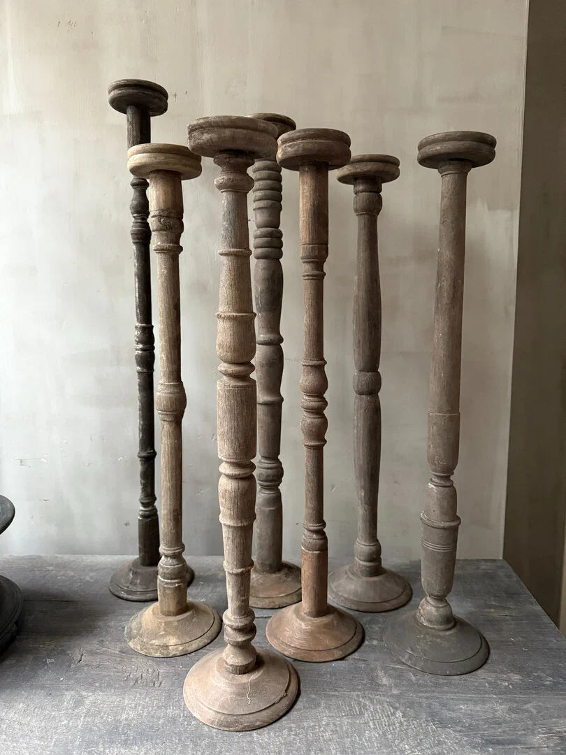 Handgemaakte houten vloerkandelaars, sober landelijk interieuraccessoire uit India, My Sober Home