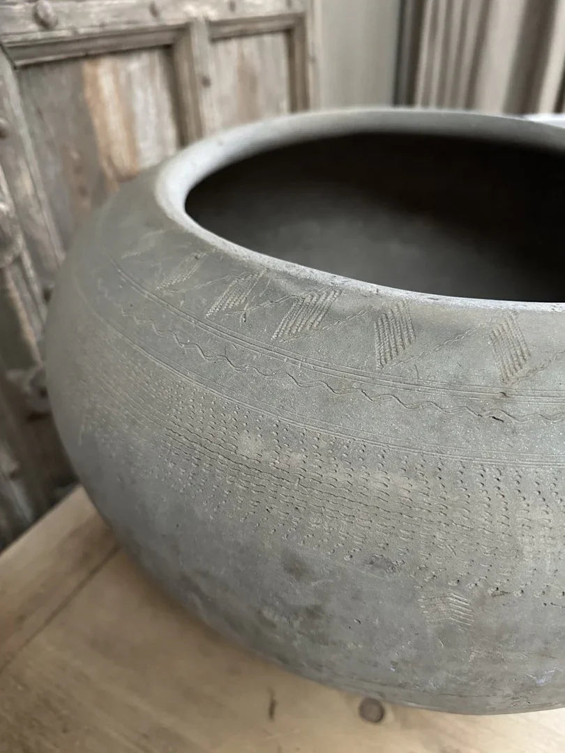 Handgemaakte sobere Wankelpot ring in grijs, authentiek woonaccessoire My Sober Home