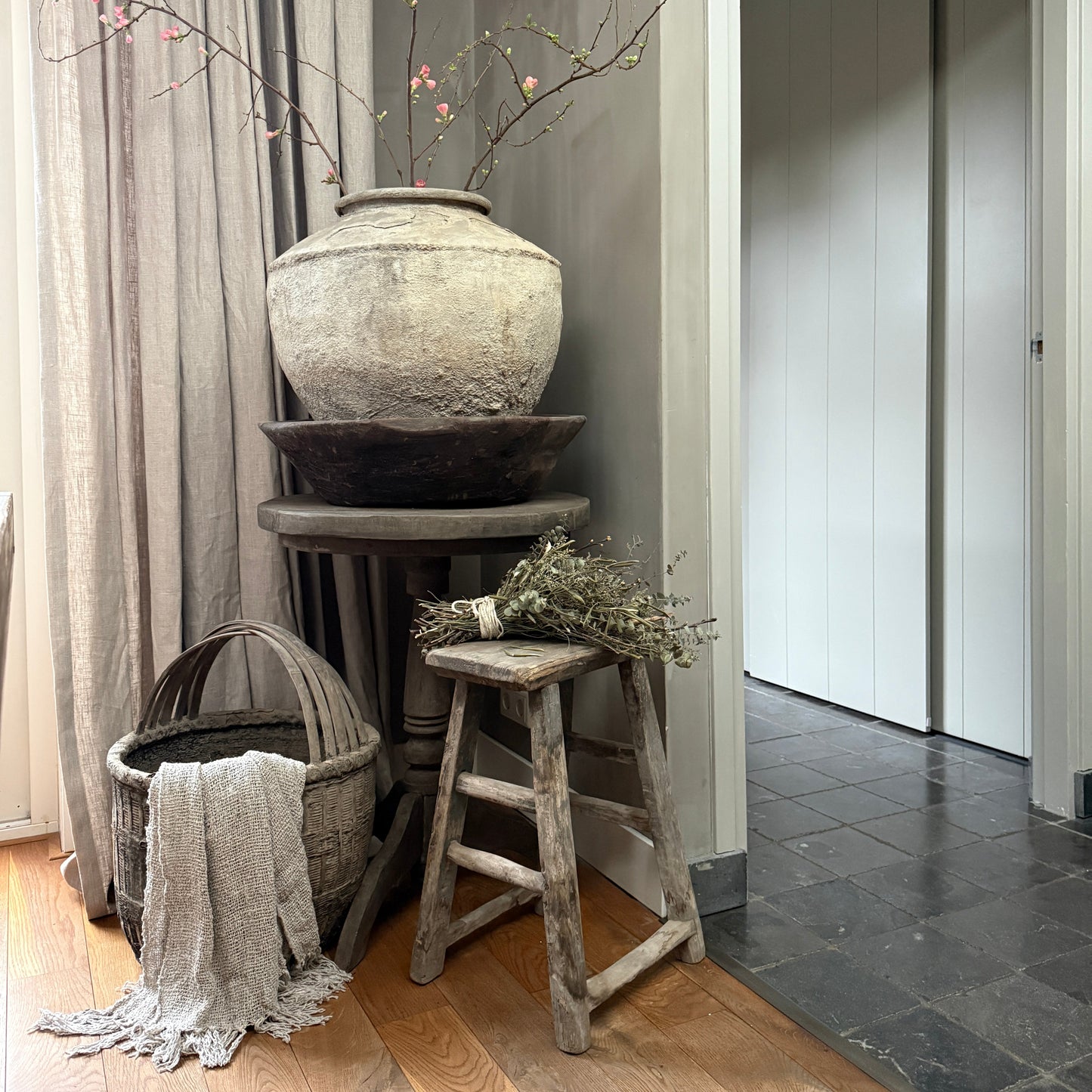 Interieur decoratie set wijntafel