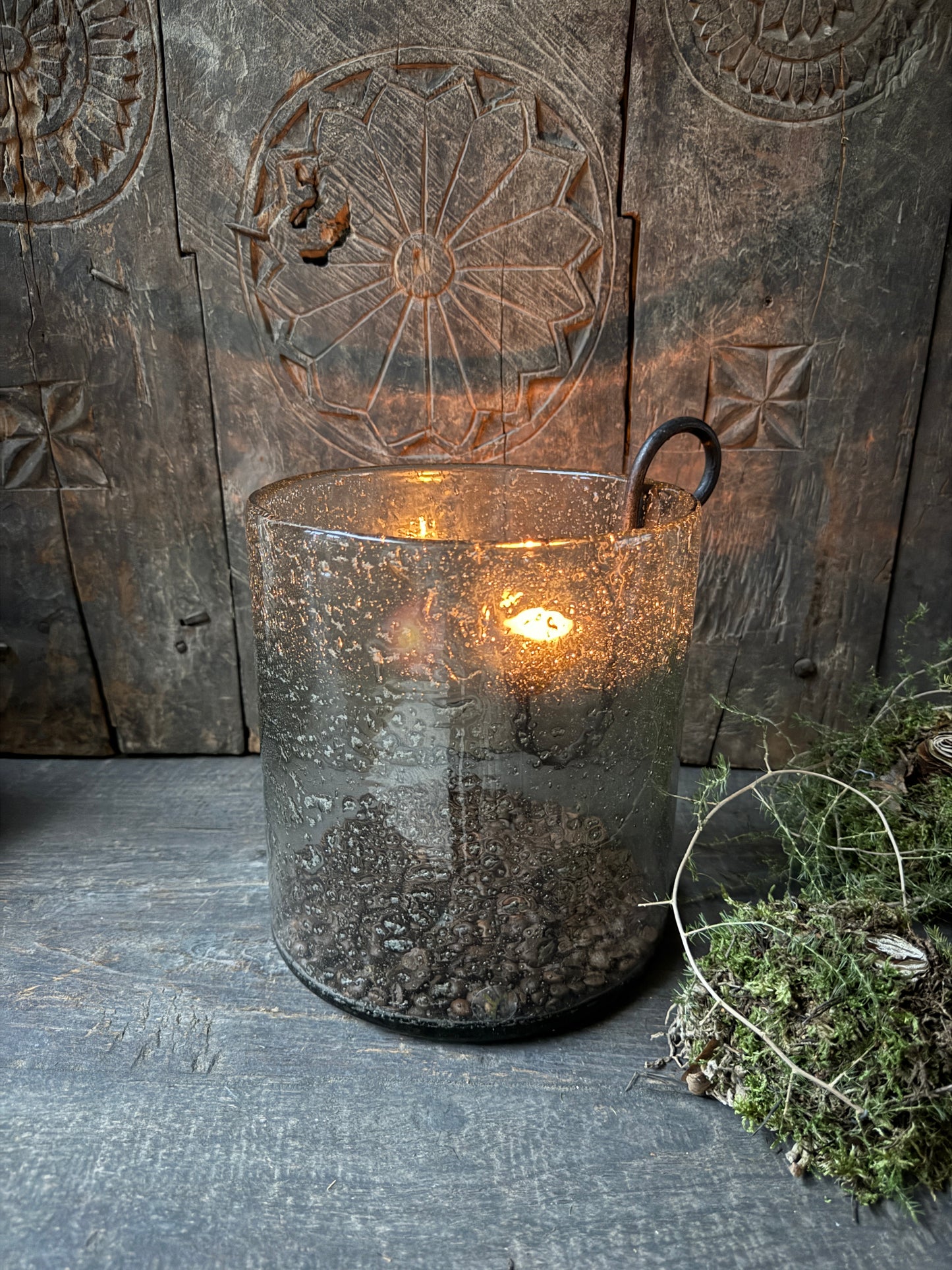 Handgemaakt windlicht van glas met brandend kaarsje, landelijke decoratie My Sober Home