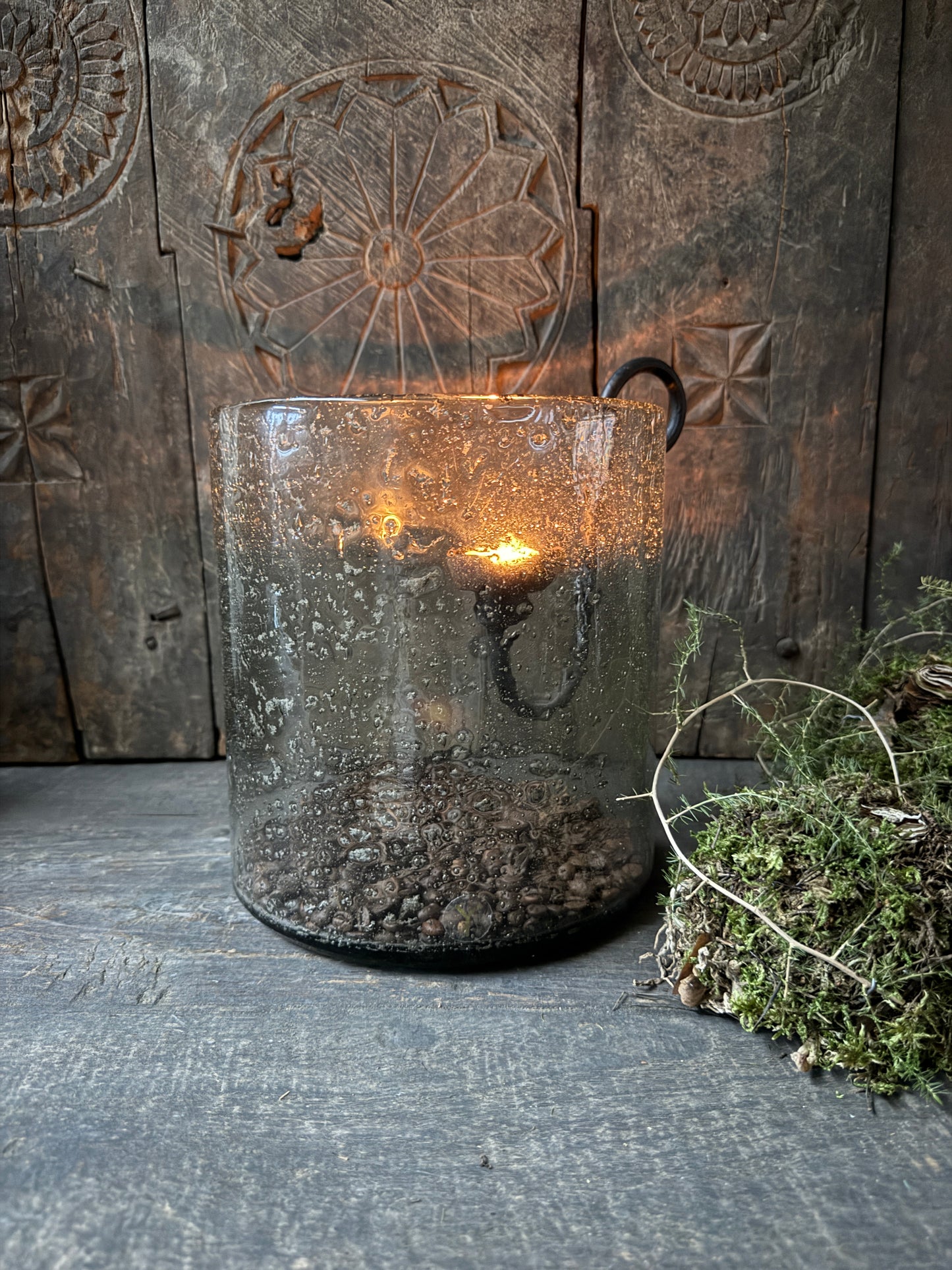 Handgemaakt windlicht van glas met rustieke structuur, landelijke sfeer, My Sober Home woonaccessoire