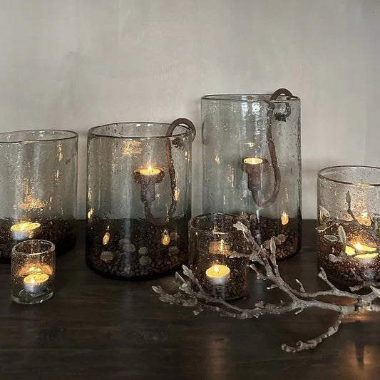 Handgemaakte glazen windlichten met kaarsen, landelijke woondecoratie van My Sober Home