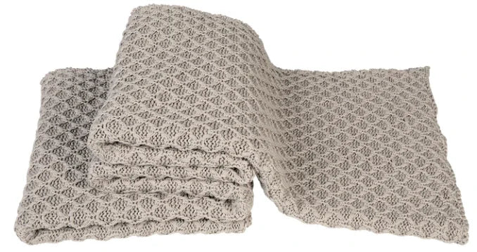 Beige gebreide woondeken met patroon, landelijke stijl, My Sober Home woonaccessoire