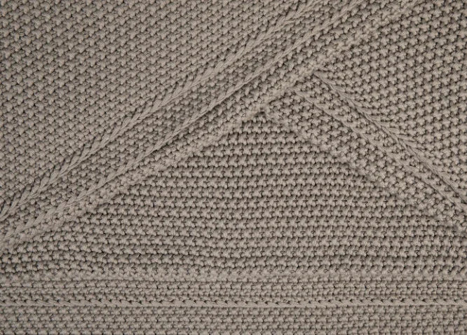 Close-up van beige gebreide woondeken Sofia met grove structuur, My Sober Home woonaccessoire