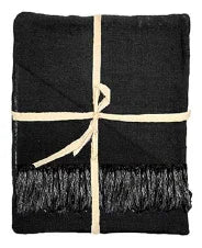 Zwart linnen plaid met franjes, handgemaakt woonaccessoire bij My Sober Home.